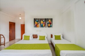 Deluxe Double Room, Balcony, Mountain View | Laptop workspace, free WiFi - Oasis City Hotel - Kandy (Kandy)
