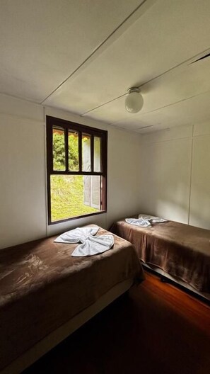 Casa, lanai, vista al jardín | Spa