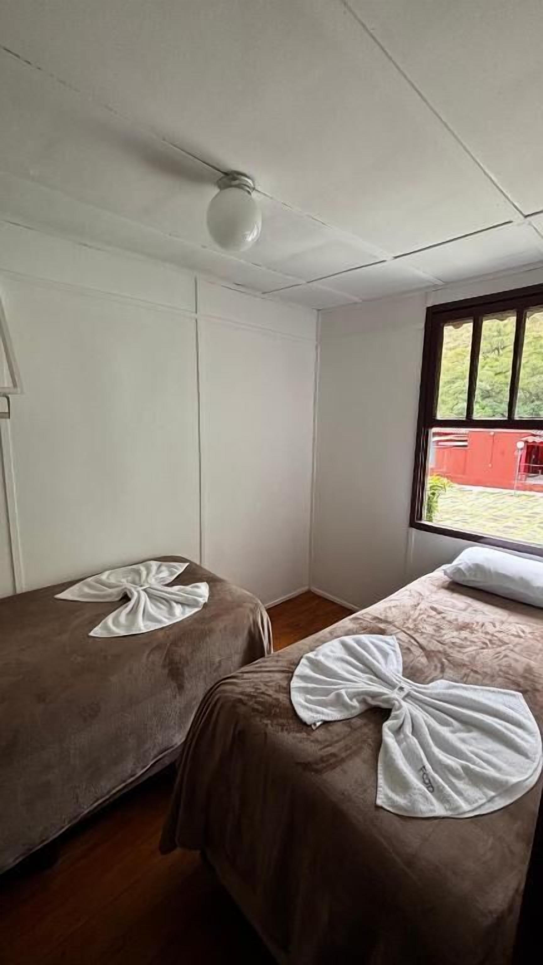 Casa, lanai, vista al jardín | Acceso para silla de ruedas 