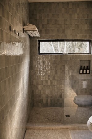 A modern bathroom with a shower, a toilet, and a window. - Forest retreat near Olympic National Park with fire pit (Port Angeles)