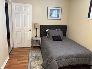 2 bedrooms, iron/ironing board, WiFi