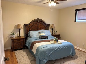 2 bedrooms, iron/ironing board, WiFi - 2-bedroom apartment tranquil and close to beaches with AC for relaxing stays (Freeport)