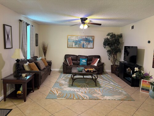 2-bedroom apartment tranquil and close to beaches with AC for relaxing stays