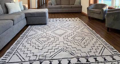 Red Brick at the Refuge-2.8 Acres-Sleeps 8-Pet-Friendly-Med. Park & Ft. Sill