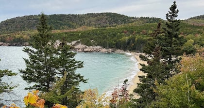 Rocky Shore Cabin - Flanders Pond