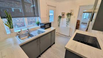 Coffee/tea maker, fridge, microwave, stovetop