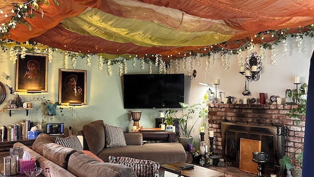 A cozy living room with a large sofa, a flat-screen TV, and a fireplace. - Cozy room, Quiet home (Arcata)