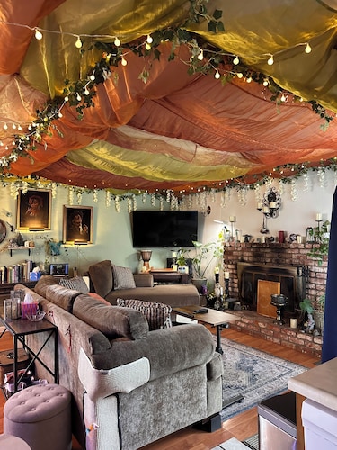 TopazStay is a unique, comfortable home located in the heart of the redwoods.