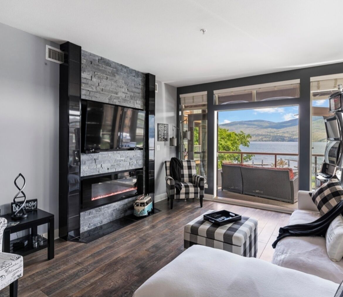 Smart TV, fireplace