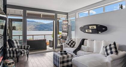 Amazing professionally renovated and furnished on the water!
