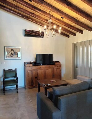 Smart TV - Finca Rosablanca Casa Jazmin (vista flores)