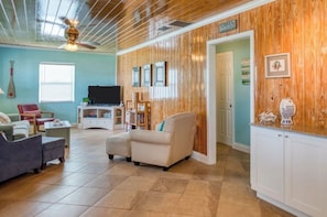 Smart TV - Charming St. Augustine Retreat Near Butler Beach with AC (St. Augustine)