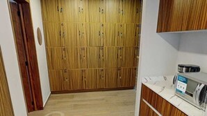 Luokittelematon kuva, 3 kautta 7, painike