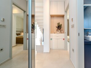 A hotel corridor with a bed, a bathroom, and a reception area. - Villa Nexia with pool (Šibenik)
