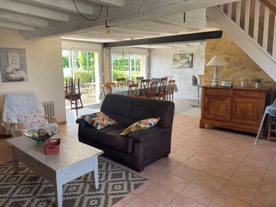 Country house with jacuzzi, sleeps 15