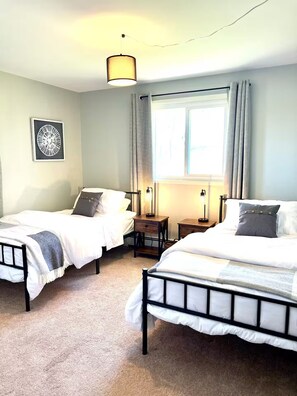 3 slaapkamers, een strijkplank/strijkijzer, gratis wifi, beddengoed