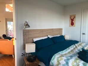 Iron/ironing board, WiFi, bed sheets - Stylish vacation home in the Appalachians (Augusta)
