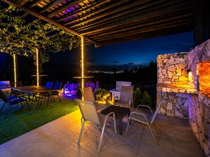 Outdoor dining - Charming 3-bedroom home with rooftop pool, jacuzzi and sauna (Miljevići)