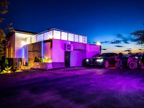 Exterior - Charming 3-bedroom home with rooftop pool, jacuzzi and sauna (Miljevići)