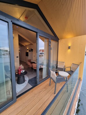 Outdoor dining - Harbour Lodges (Zaandam)