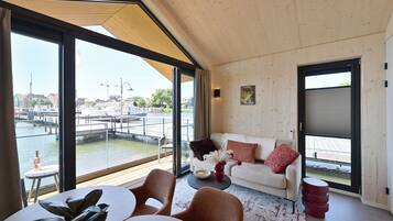 Family Cabin | Living area | 43-inch Smart TV with digital channels, streaming services