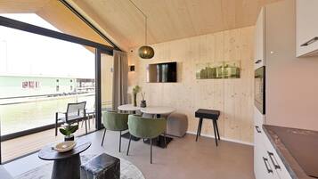Family Cabin | Dining
