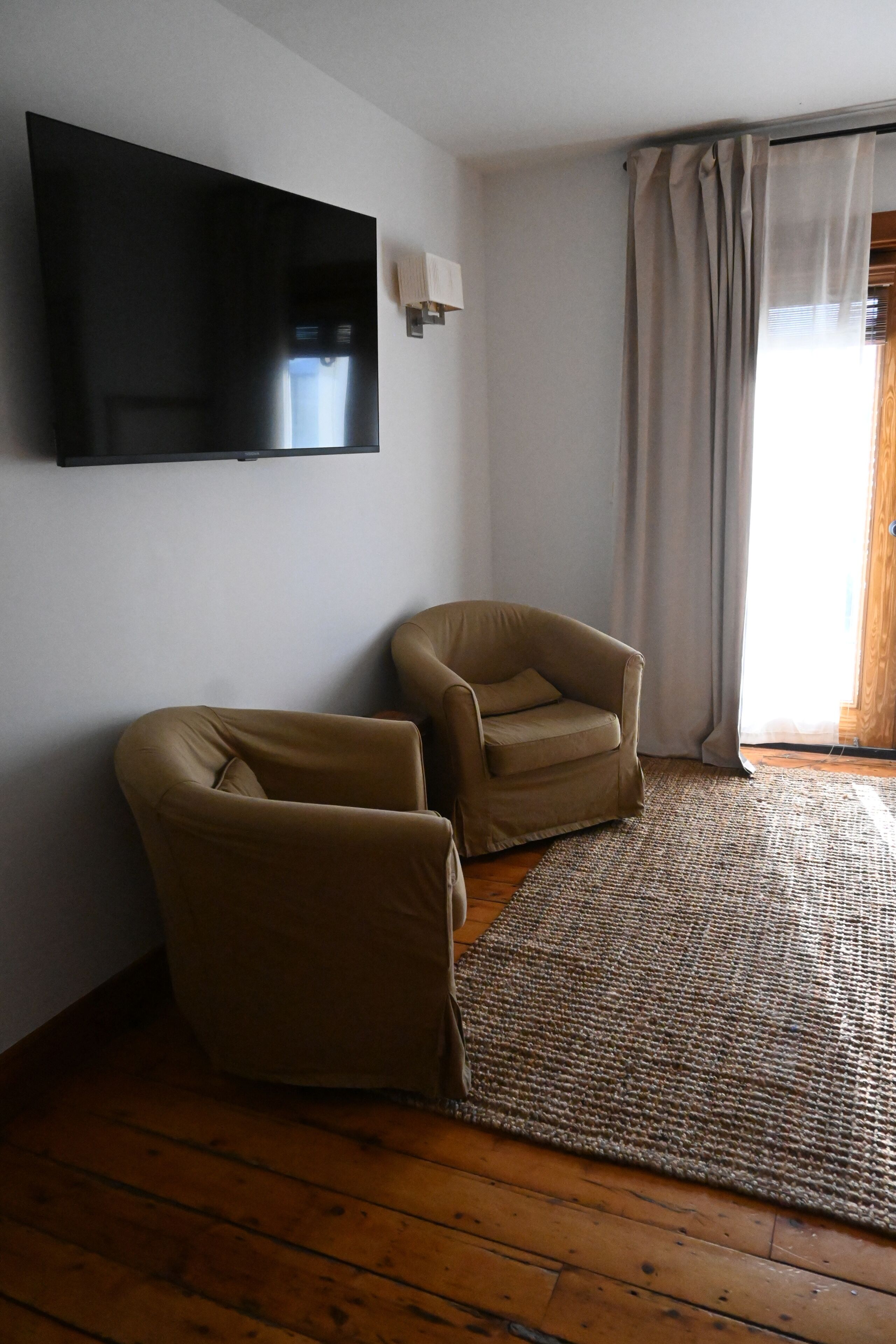 Standardzimmer, Balkon, Flussblick | Wohnbereich