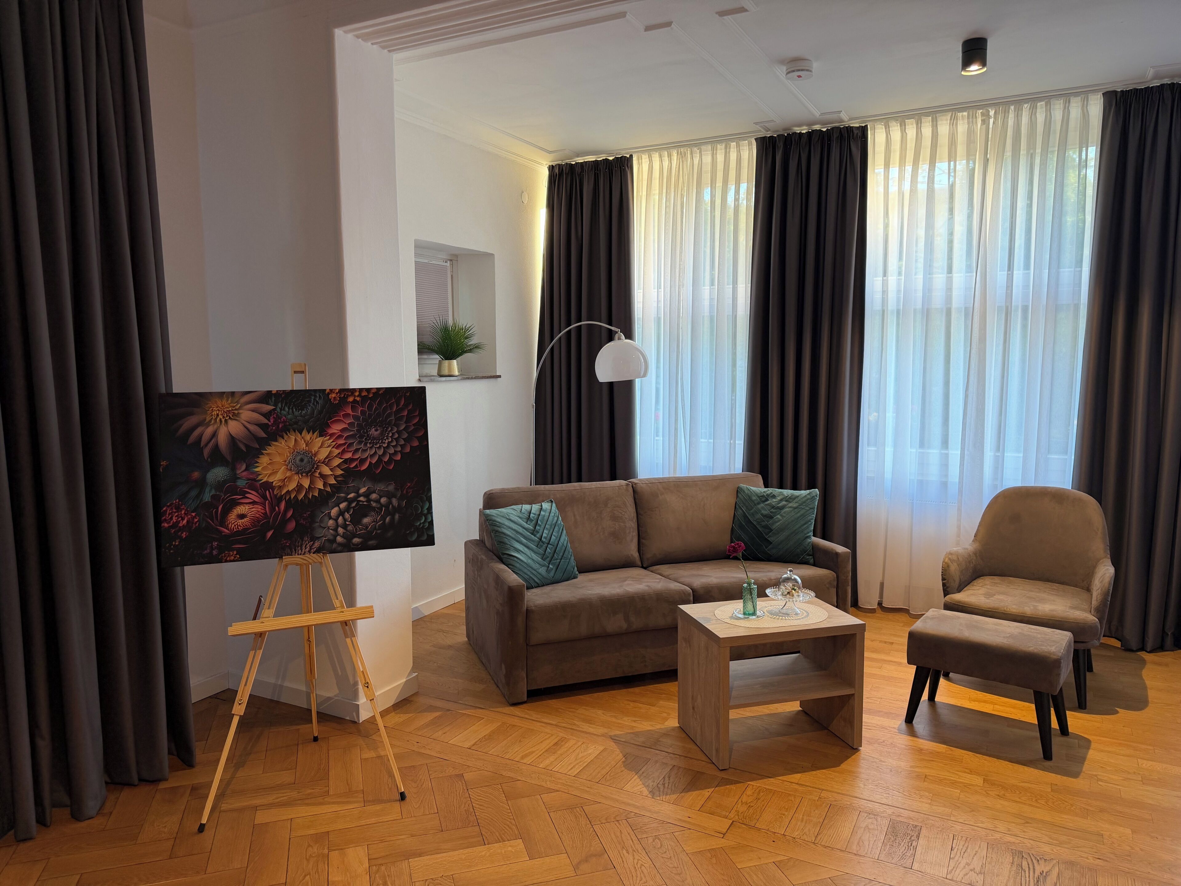 Suite | Hochwertige Bettwaren, laptopgeeigneter Arbeitsplatz, Reisekinderbett