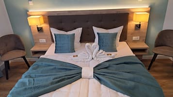 Premium bedding, laptop workspace, travel cot, free WiFi