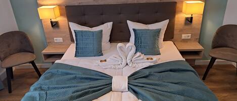 Doppelzimmer | Premium bedding, laptop workspace, travel crib, free WiFi