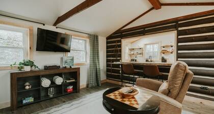Creekside Cabin | Cozy Couples Getaway