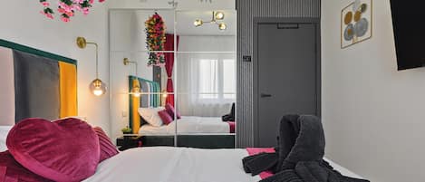 Iron/ironing board, WiFi, bed sheets