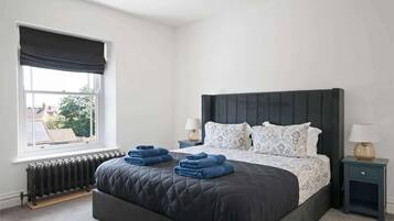 Desk, iron/ironing board, travel cot, WiFi