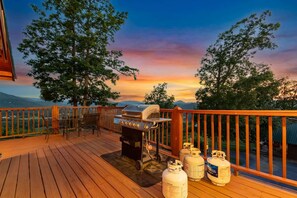 Outdoor dining - Newly Remodeled 4BR | Mtn Views, Hot Tub & Game Rm (Sevierville)