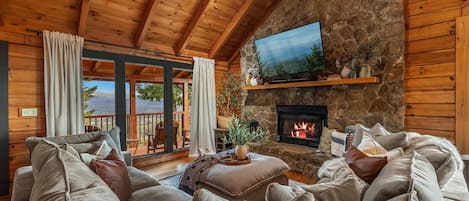 Fernseher, Kamin