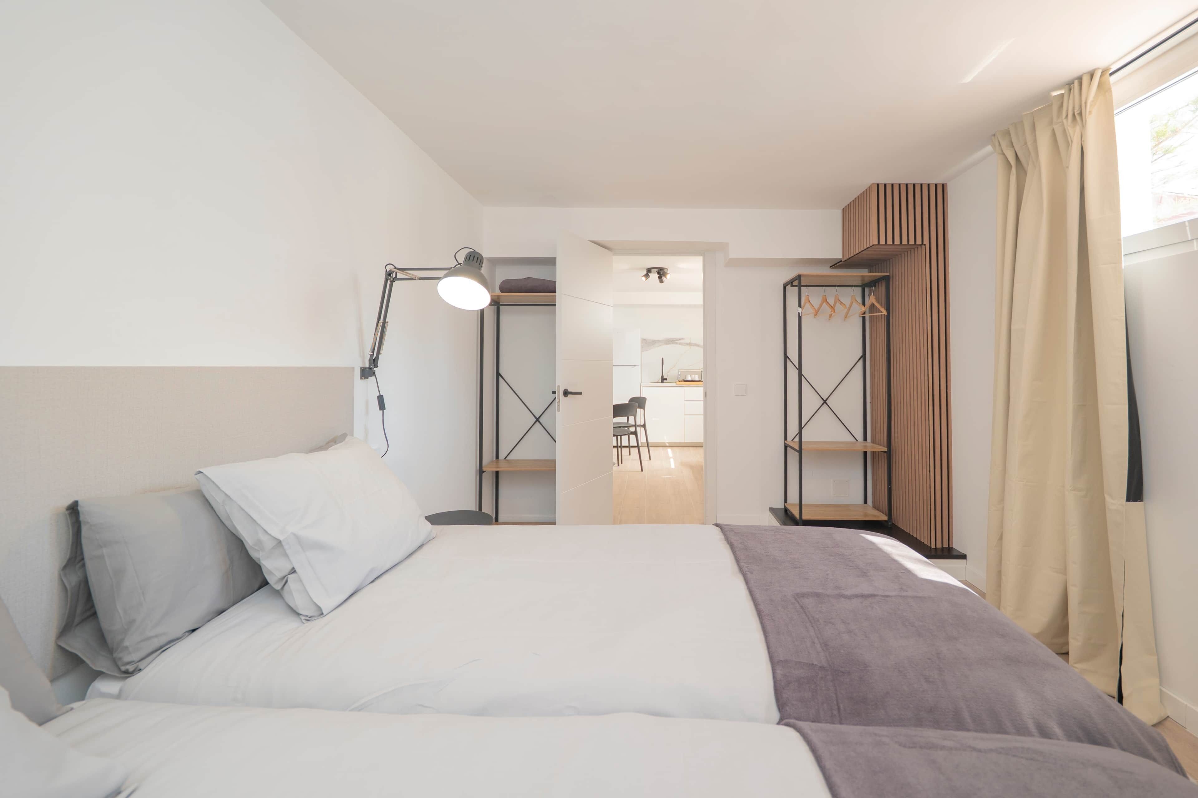 Iron/ironing board, WiFi, bed sheets