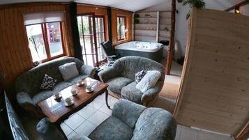 House (mountain view) | Living room | 32-inch flat-screen TV with cable channels