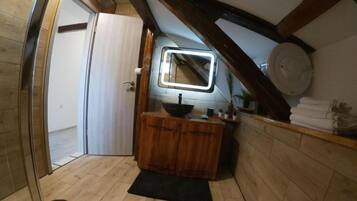 House (mountain view) | Bathroom | Towels