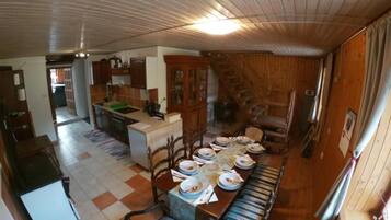 House (mountain view) | Dining room