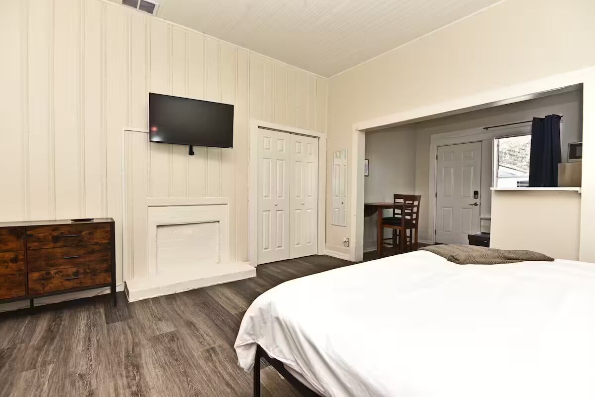 1 bedroom, desk, free WiFi, bed sheets