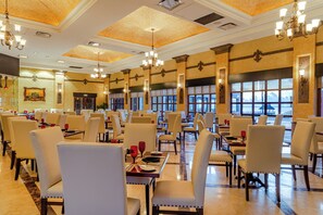 Dining - Villa De Palmer Cancun Spacious Modern 4628 Sq Ft 3-bed/4 bath Ocean Front suite (Cancún)