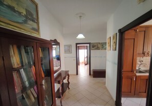 Interior - Casa Rosy Tropea: 150sqm of Space and Freshness between Station, downtown and waterfront (Tropea)