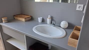 Shower, towels, toilet paper