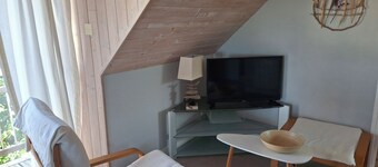 Apartment between land and sea