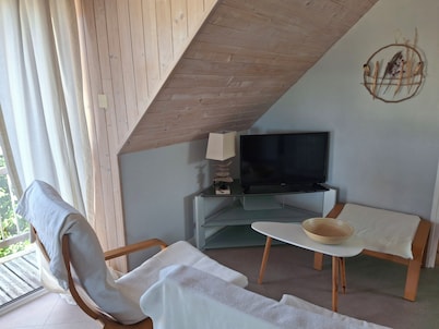 Apartment between land and sea