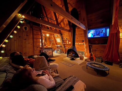 Tranquil 2-bedroom cabin in wonderful Frazier Park getaway
