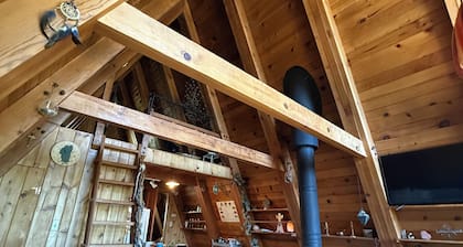 Tranquil 2-bedroom cabin in wonderful Frazier Park getaway