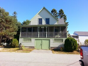 Exterior - Quintessential Ocean Park Beach Cottage (Old Orchard Beach)