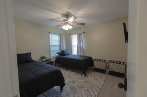 3 chambres, fer et planche à repasser, Wi-Fi gratuit, draps fournis