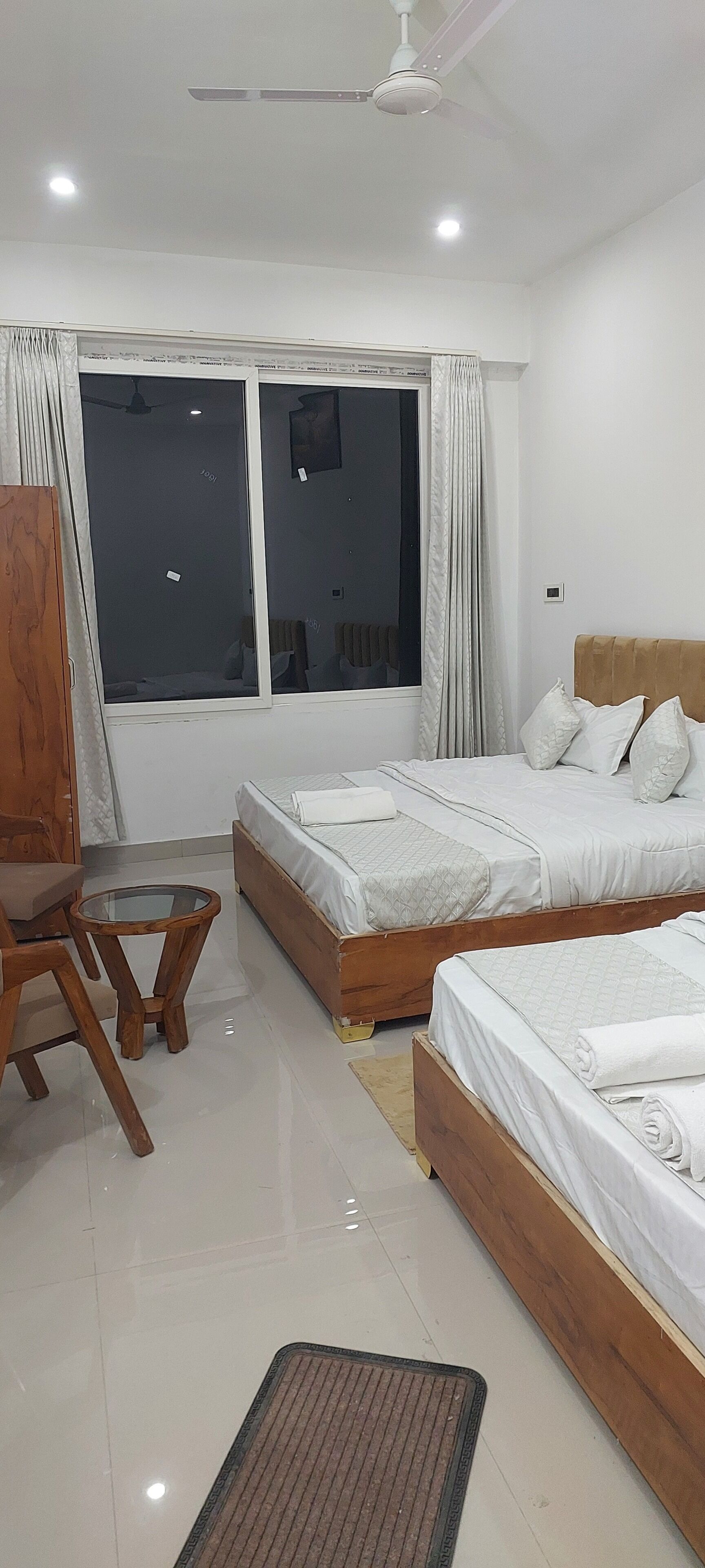 Family Quadruple Room, Mountain View | Meja, ruang kerja komputer riba, Wi-fi percuma 